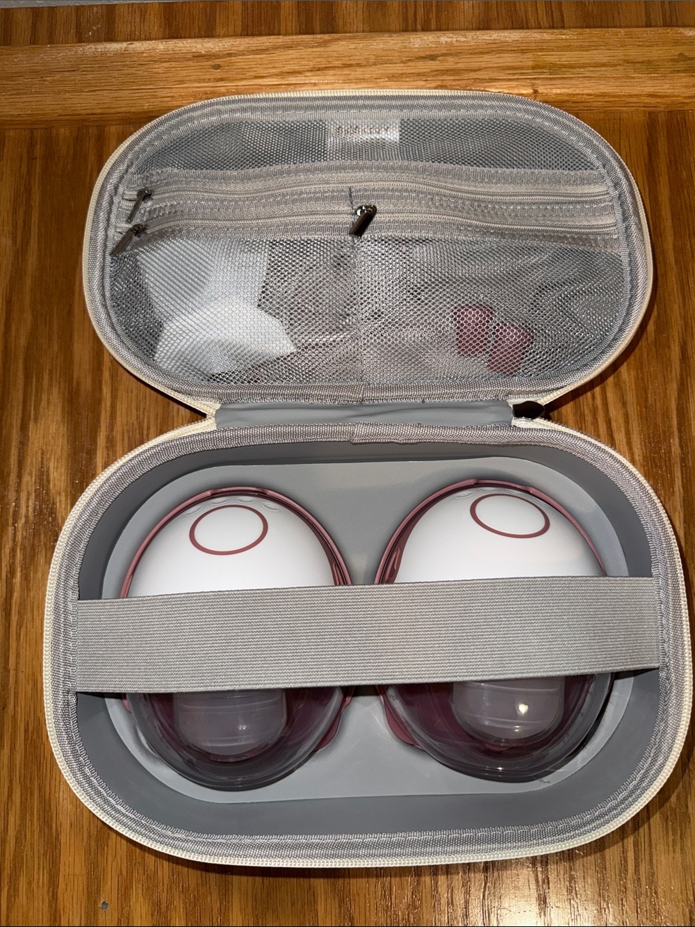 Momcozy breast pumps with White Travel Case Like New